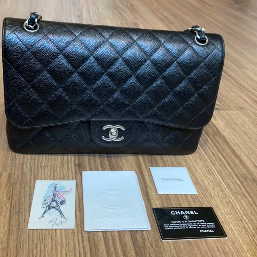 CHANEL SeminuevoBolso bandolera Jumbo Classic 2016-2017 con solapa